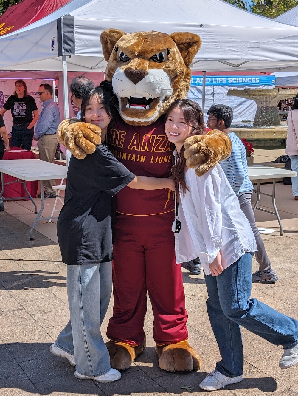 Roary with two students at 2024 Enrollment Day